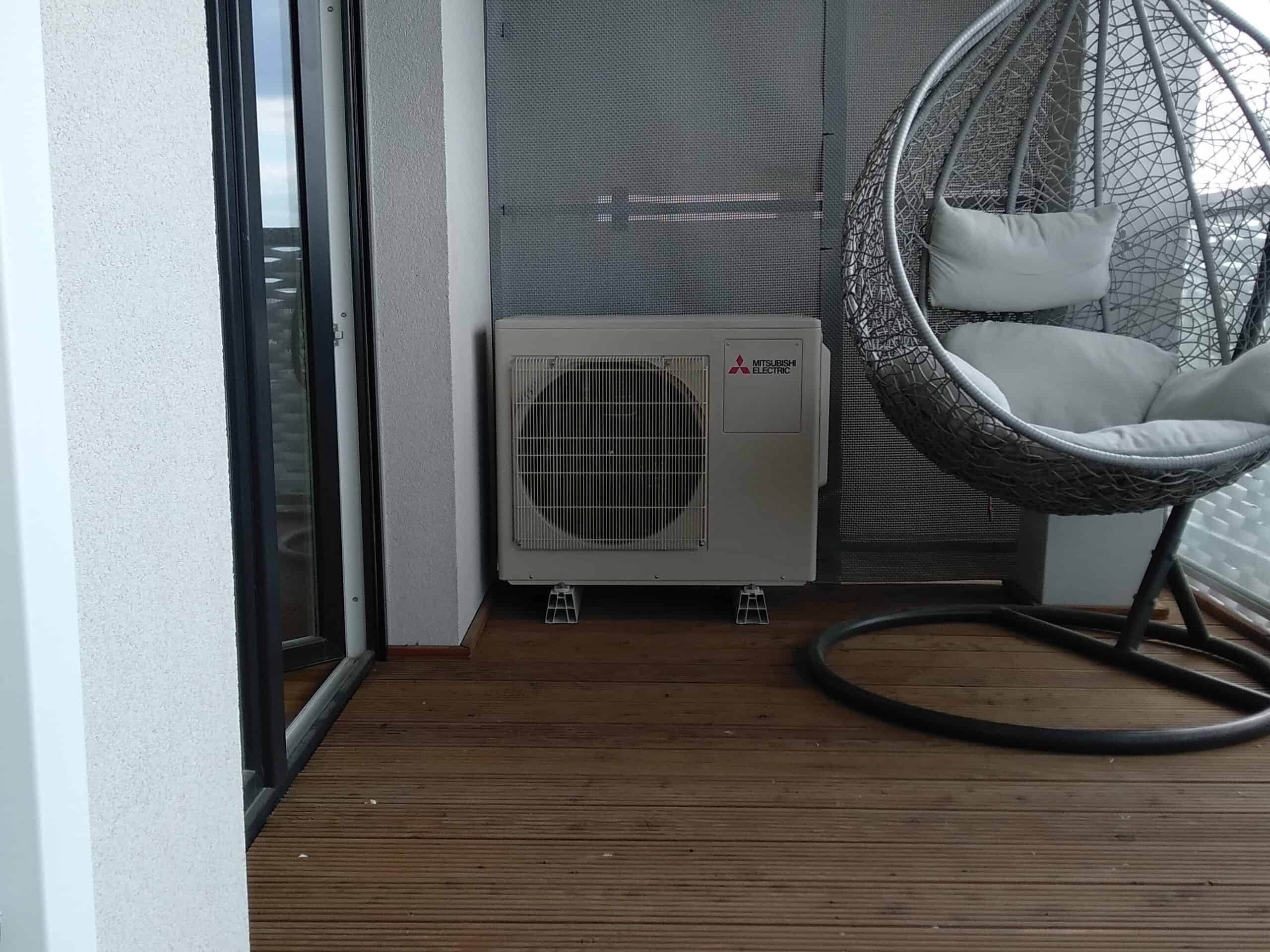 Wrocław Mitsubishi klimatyzacja multi na balkonie
